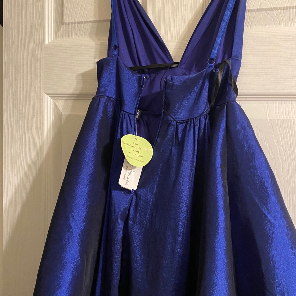 Dress - Picture 2 of 7
